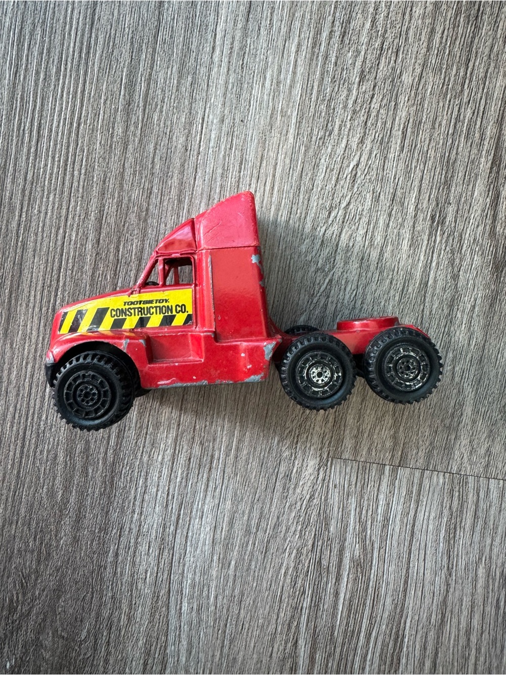 Vintage Tootsietoy Aero Cab Red Diecast Semi Truck Construction Co Sleeper